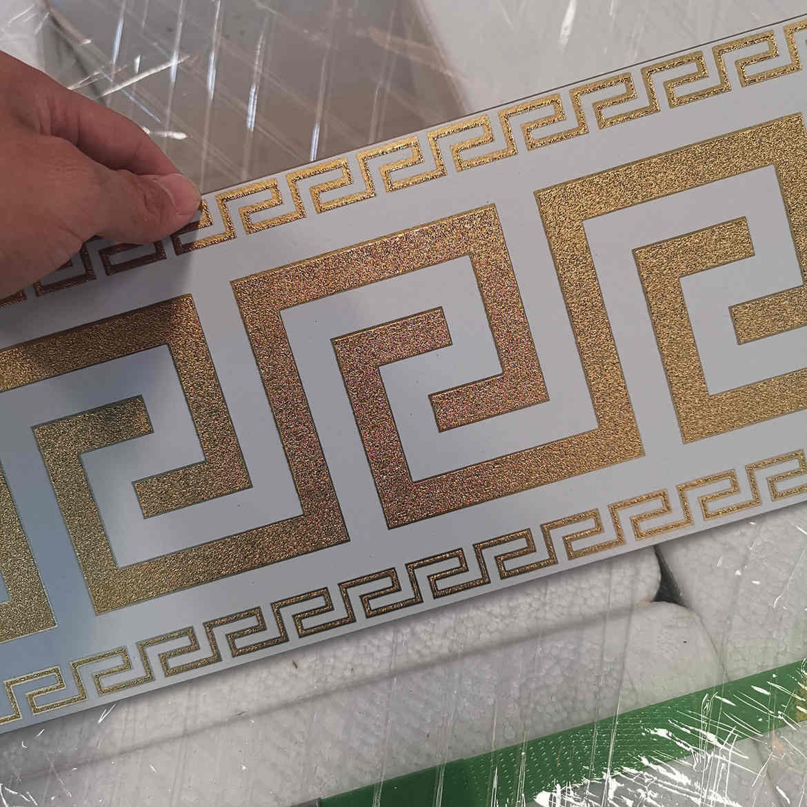 Skirting Pattern Gold Border Tile